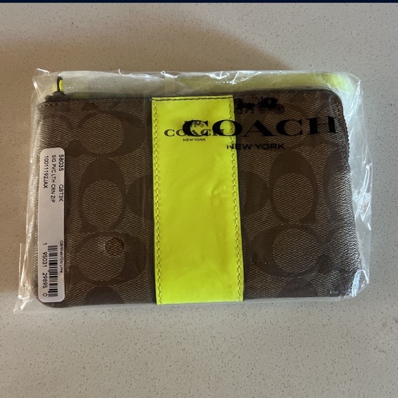 NWT Coach Wristlet - Picture 1 of 3